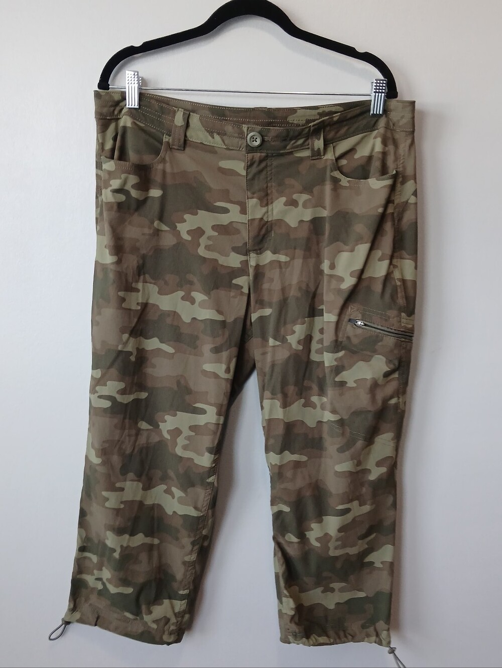 Eddie Bauer Camo Capri Size 14 Hiking Outdoor Granola Workout Camping